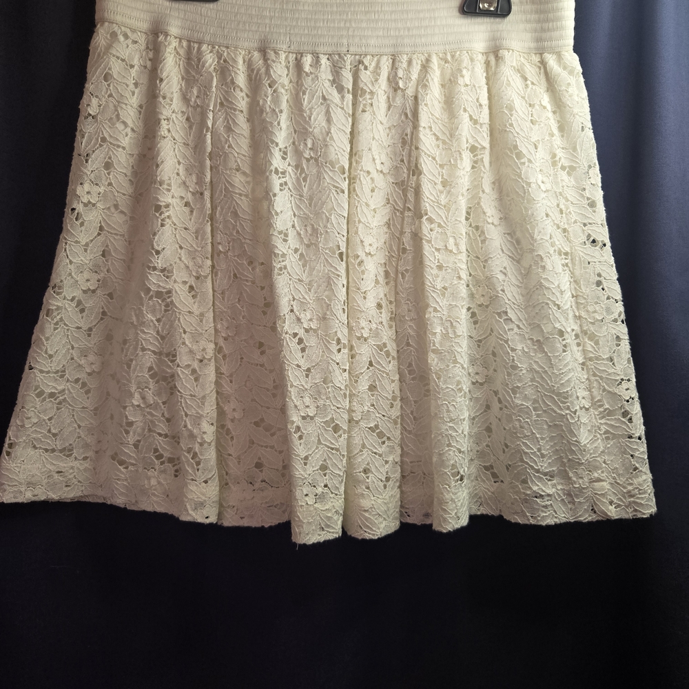 Dynamite Cream Lace Mini Skirt